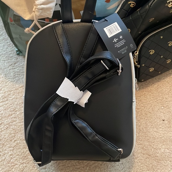 Jurassic park Loungefly backpack - Picture 2 of 2